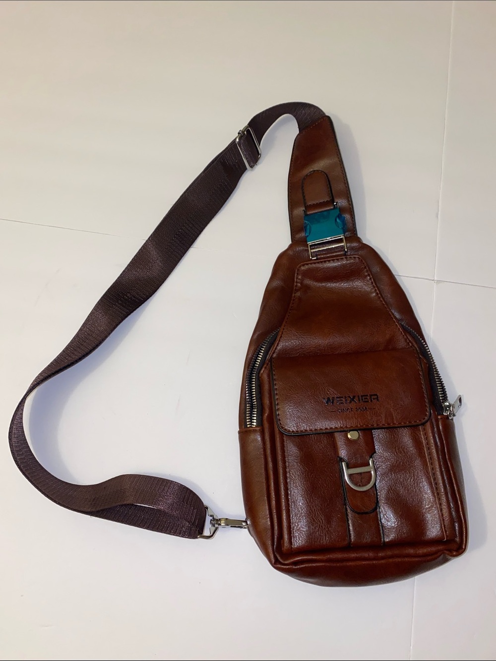 Weixier Men’s Leather Chest Bag